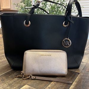 Michael Kors Tote with gold wallet